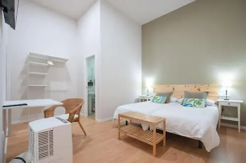 Triana 103 & Konukevi