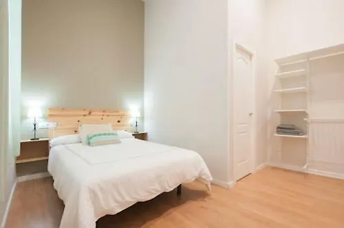 Triana 103 & Konukevi