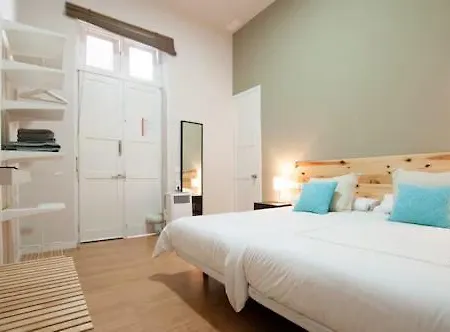 Pensionat Triana 103 & 3*